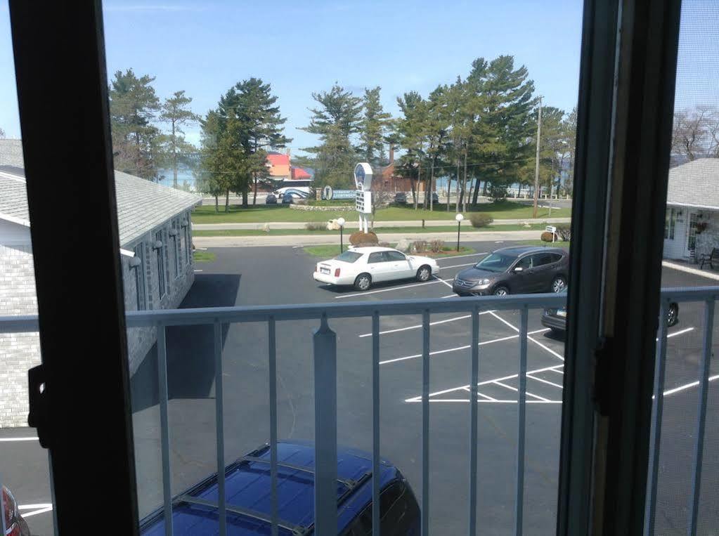 מקינאו סיטי Lighthouse View Motel מראה חיצוני תמונה